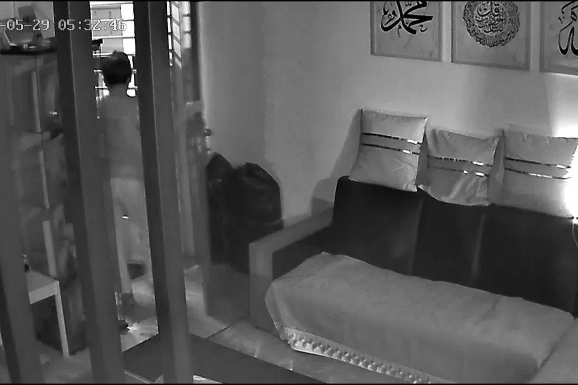 电眼拍下女佣早上5时许离开雇主家。（受访者提供）