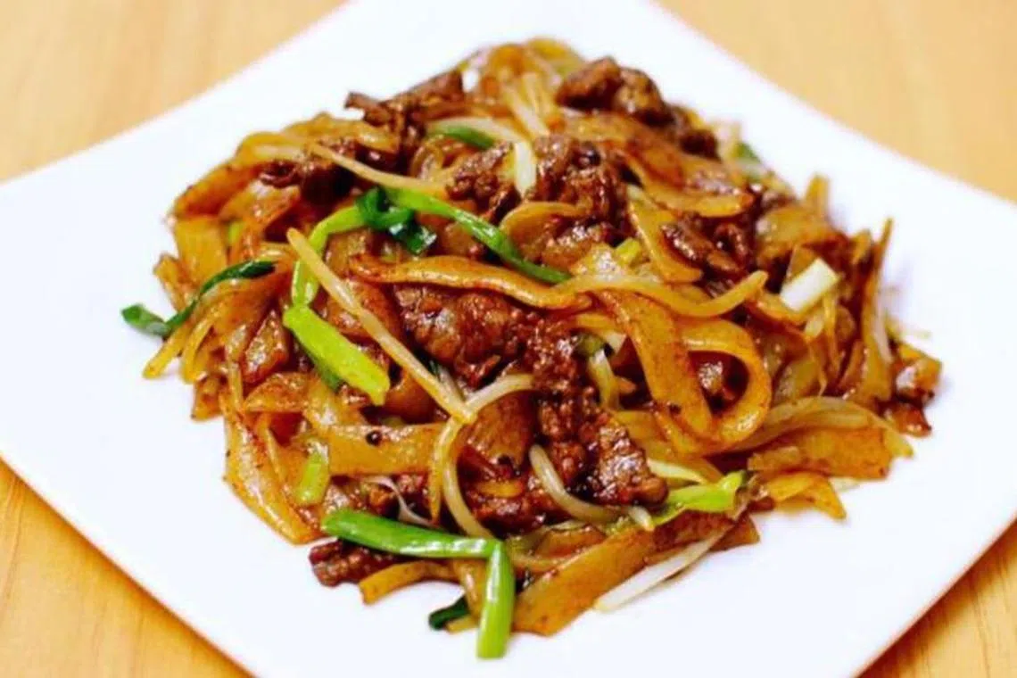 干炒牛河因为《繁花》而爆红。（取自网络）