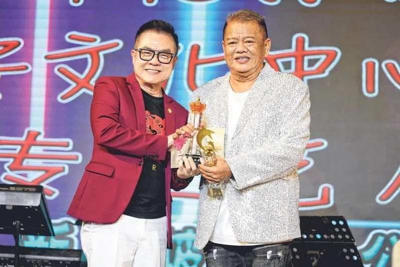 歌台专业艺人红白大赛 “铁肺歌后”杨千荭撼“福建歌王”庄清玉