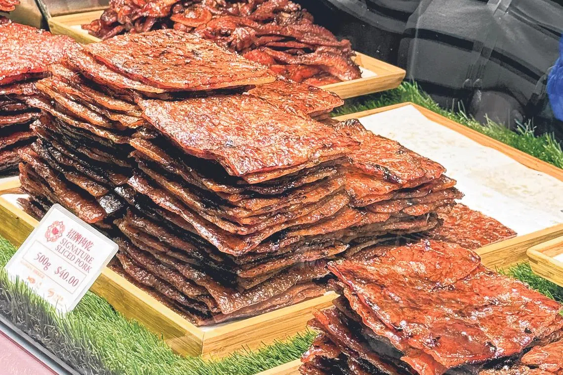 不到一个月的时间就是农历新年，而肉干是不少家庭必买的年货之一。（冯凯麟摄）