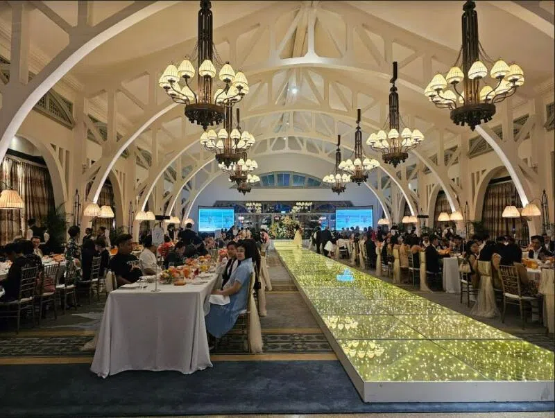 婚宴现场富丽堂皇。（陈韵红摄）