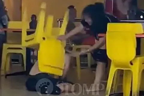 邀喝酒不领情爆冲突 悍女拿椅砸阿叔