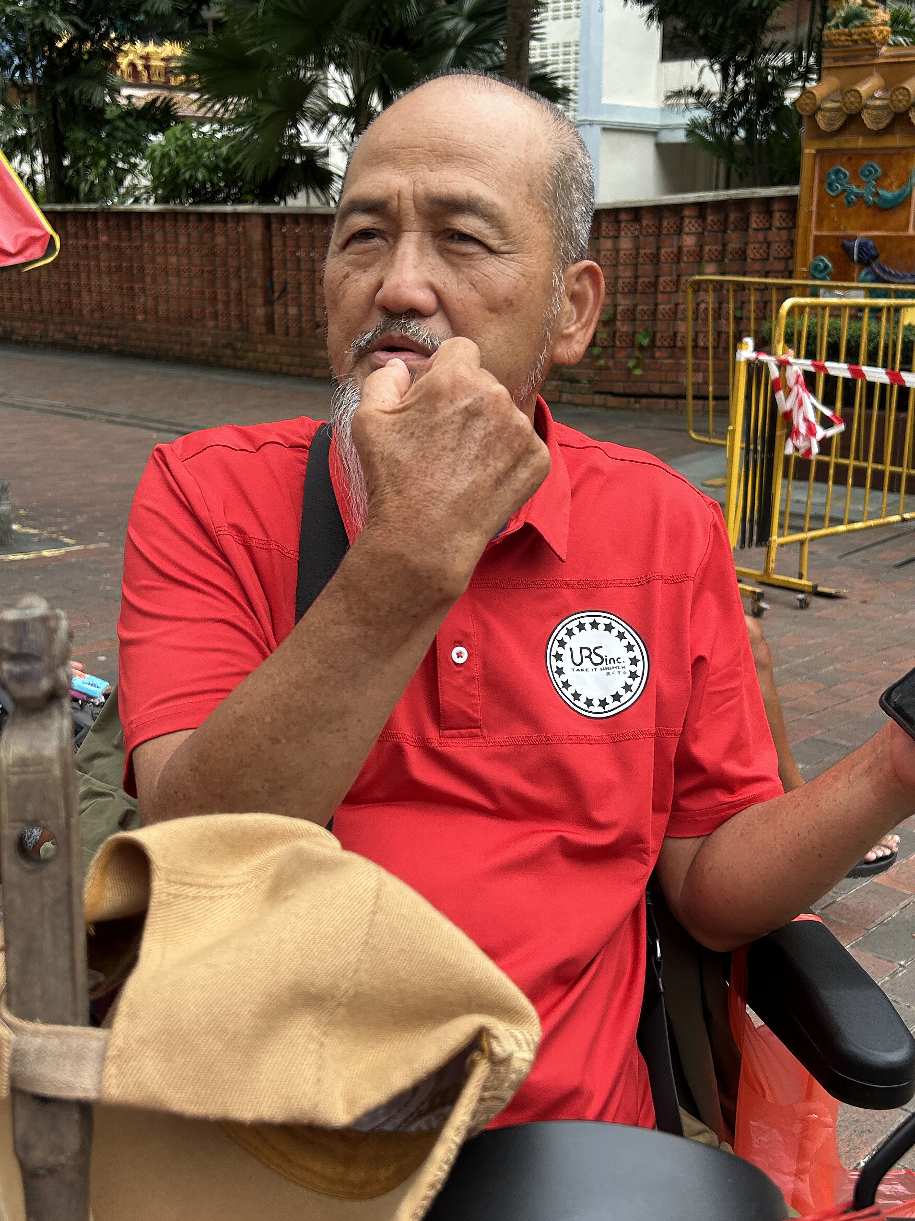 “独脚叔”林先生称是老汉先动手打他，两人才发生冲突。（曾美玲摄）