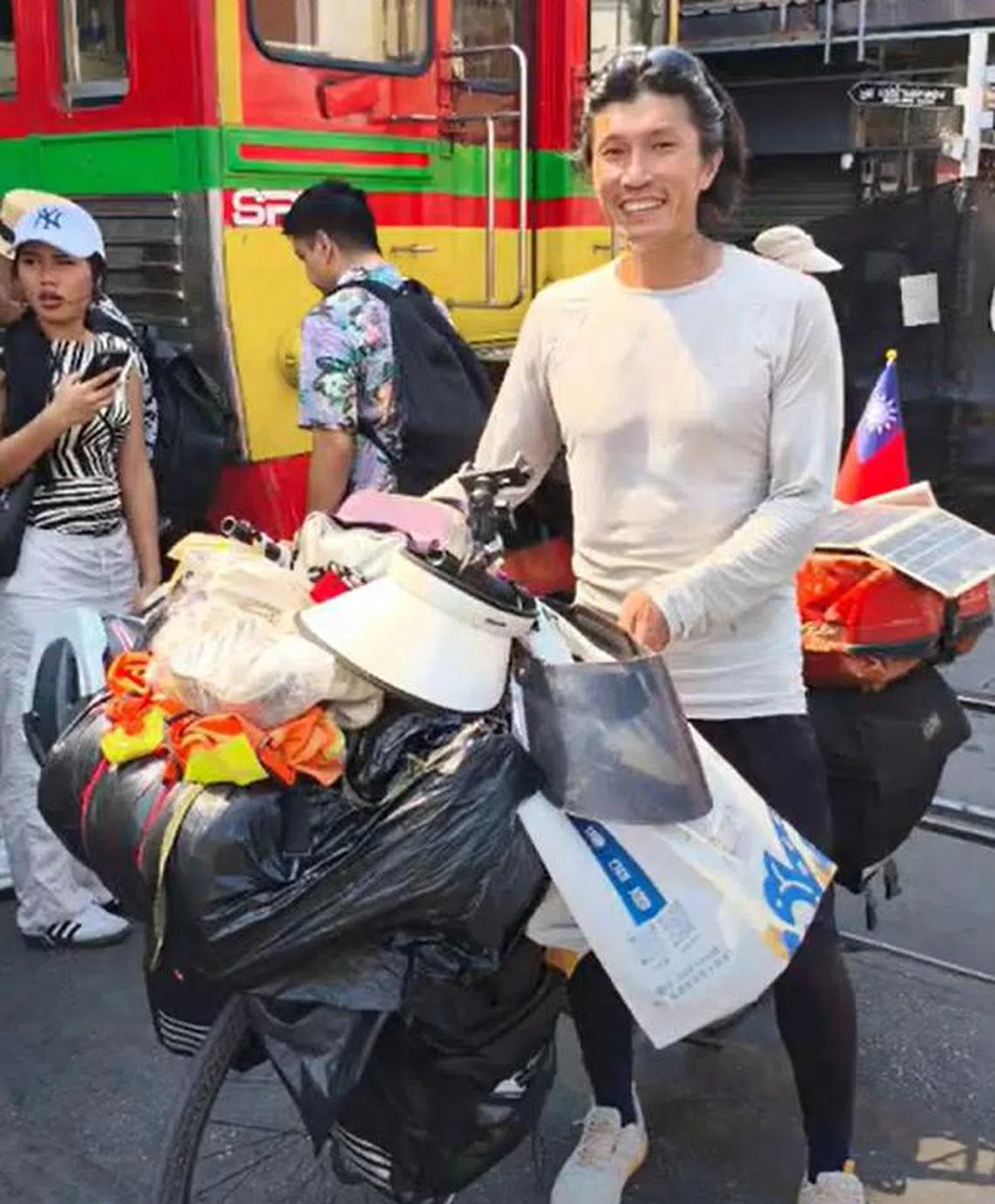 陈峻永出游时，会带着所有装备，装备重达160公斤，而他的体重只有约70公斤。（取自陈峻永脸书）