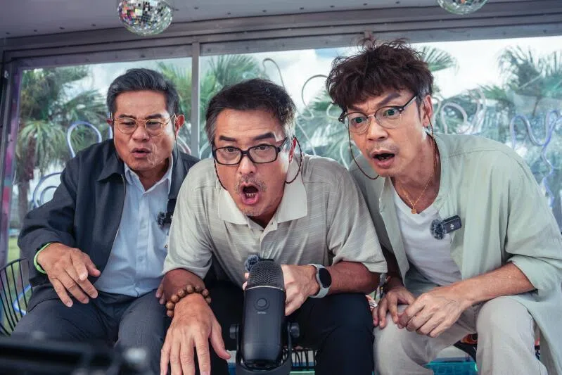 许效舜（左起）、李铭顺、李国煌片中疯狂追梦。（互联网）