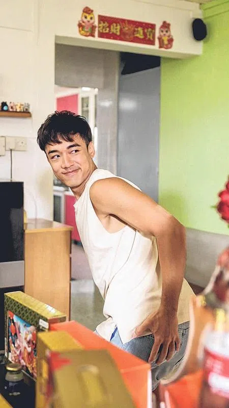 崇喆在剧中有不少古怪动作。（新传媒提供）