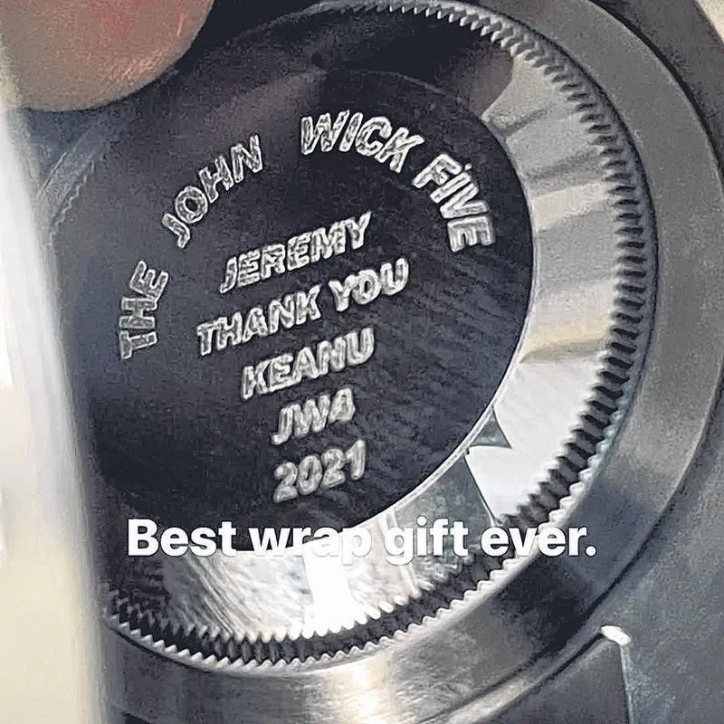 奇洛李维斯给《捍卫任务》替身演员赠送名表，这名演员曾将图发上社媒Instagram。（取自网络）