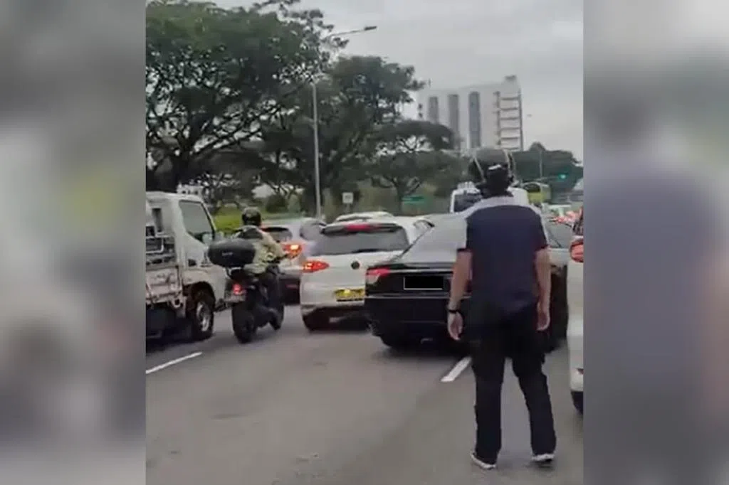 车商路上频违规 撞后逃还用假车牌