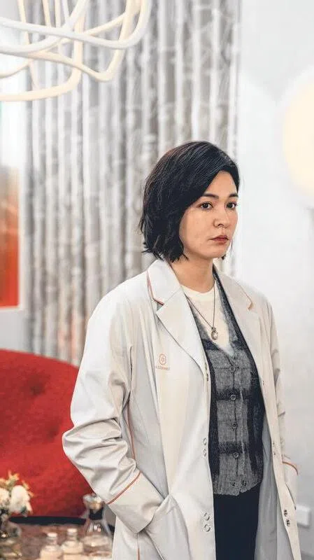 张榕容首次挑战医生角色，最大挑战是专业术语与韩语对白。（六鱼文创提供）