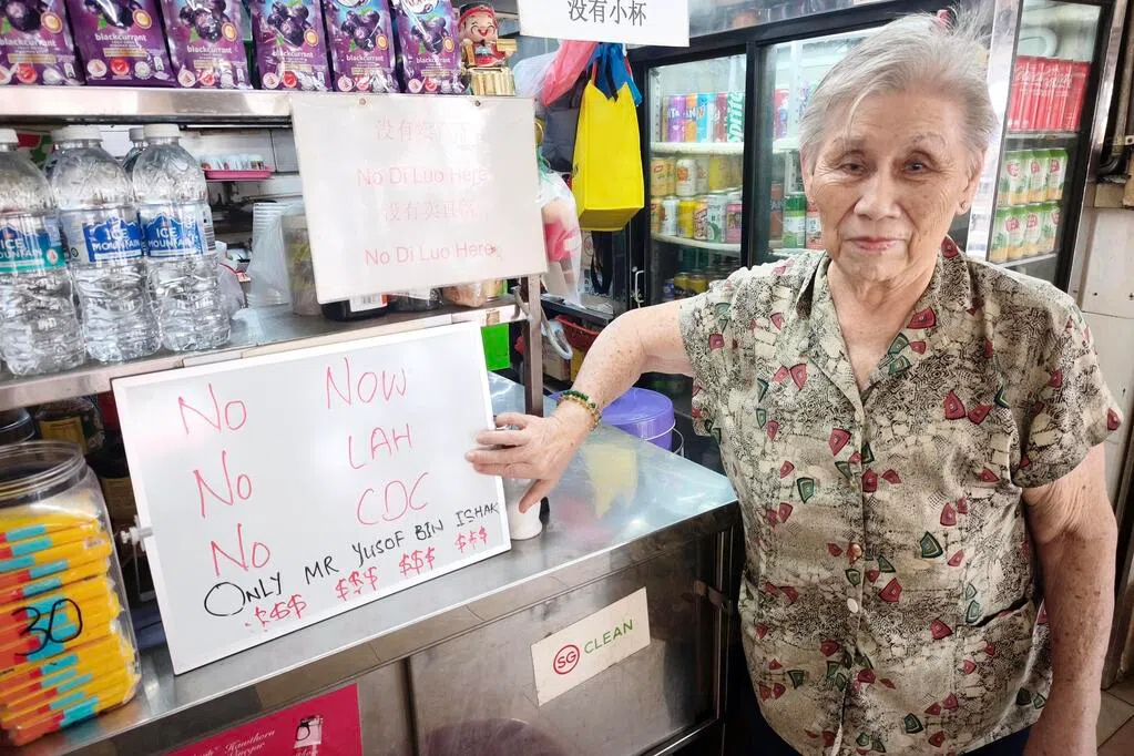 “No Lah No Now” 八旬摊主贴告示：只收“MR Yusof”