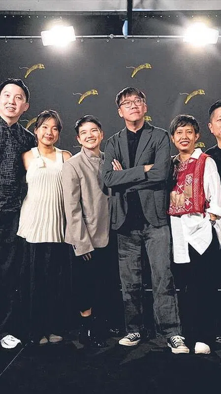 《明月共此时》导演杨国瑞（右三）与团队出席第79届洛迦诺影展。（取自网络）