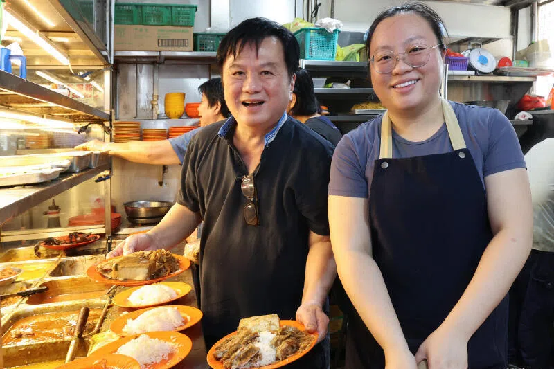 国大导师守住家传味 80年海南咖喱续飘香