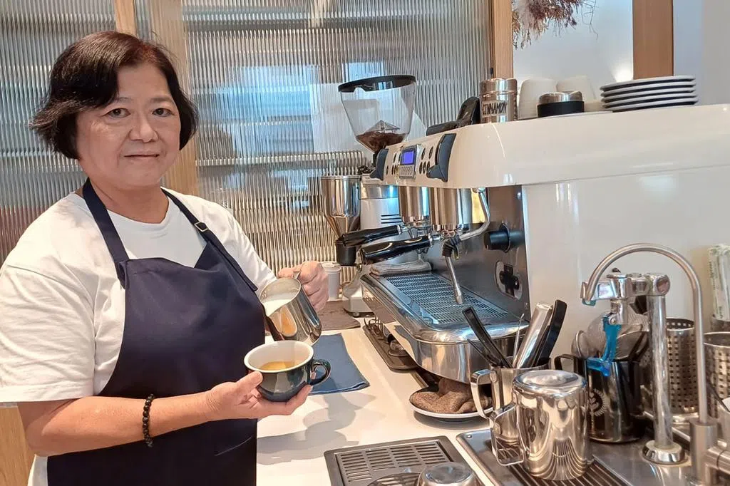 换肾获新生却患癌需除肾 妇女不言弃盼开咖啡馆