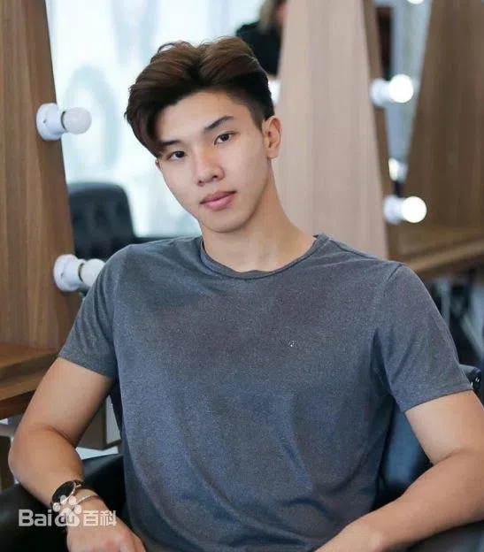 李龙世身材健硕，擅于打泰拳。（取自艺人IG）