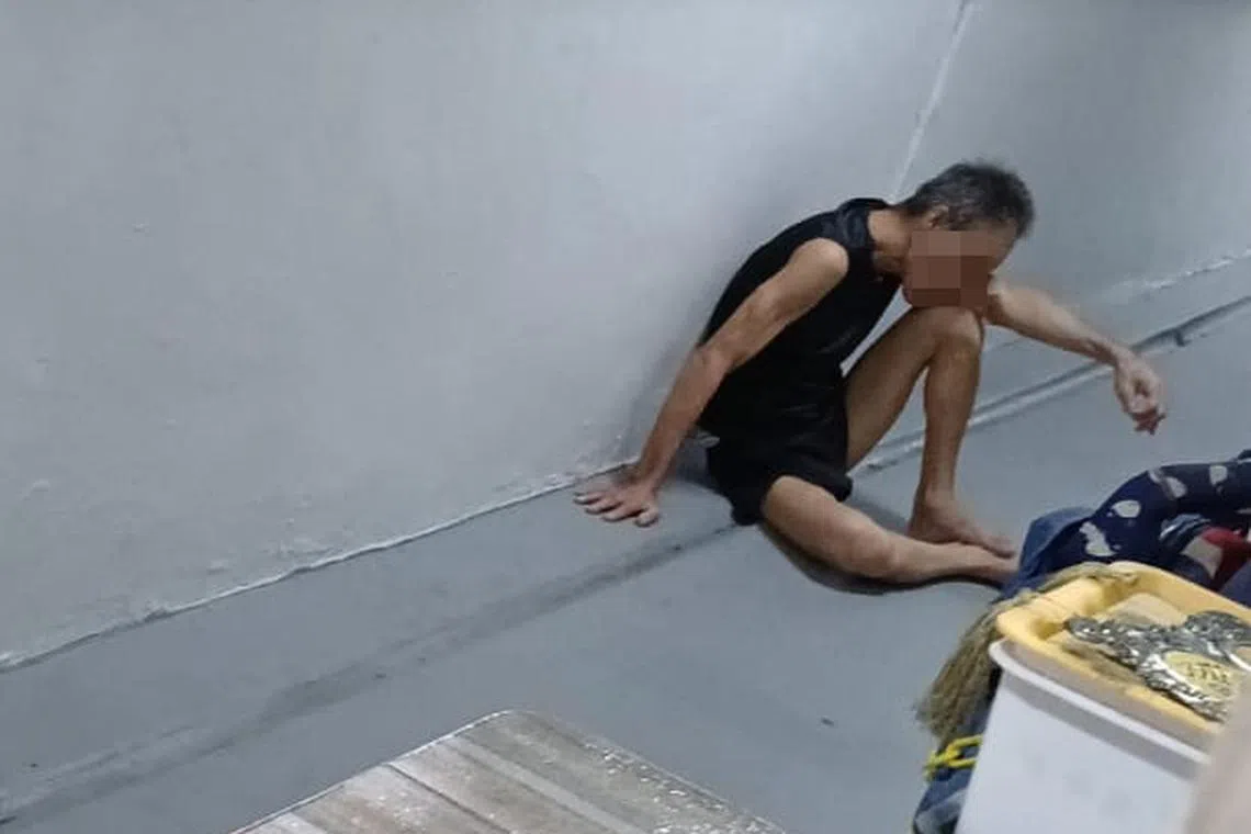 涉案的66岁男子之前曾在组屋走廊大闹。（受访者提供）