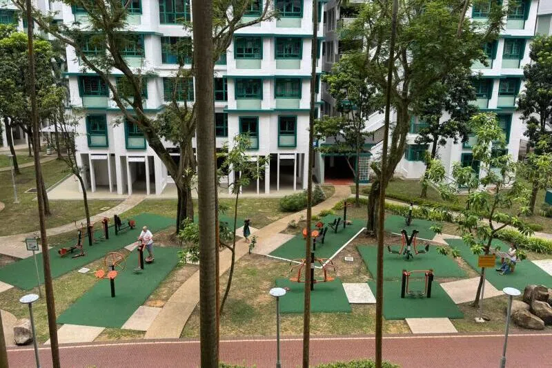 受访居民指，羽球场旁边有游乐场，已习惯嬉闹声。（黄佑解摄）