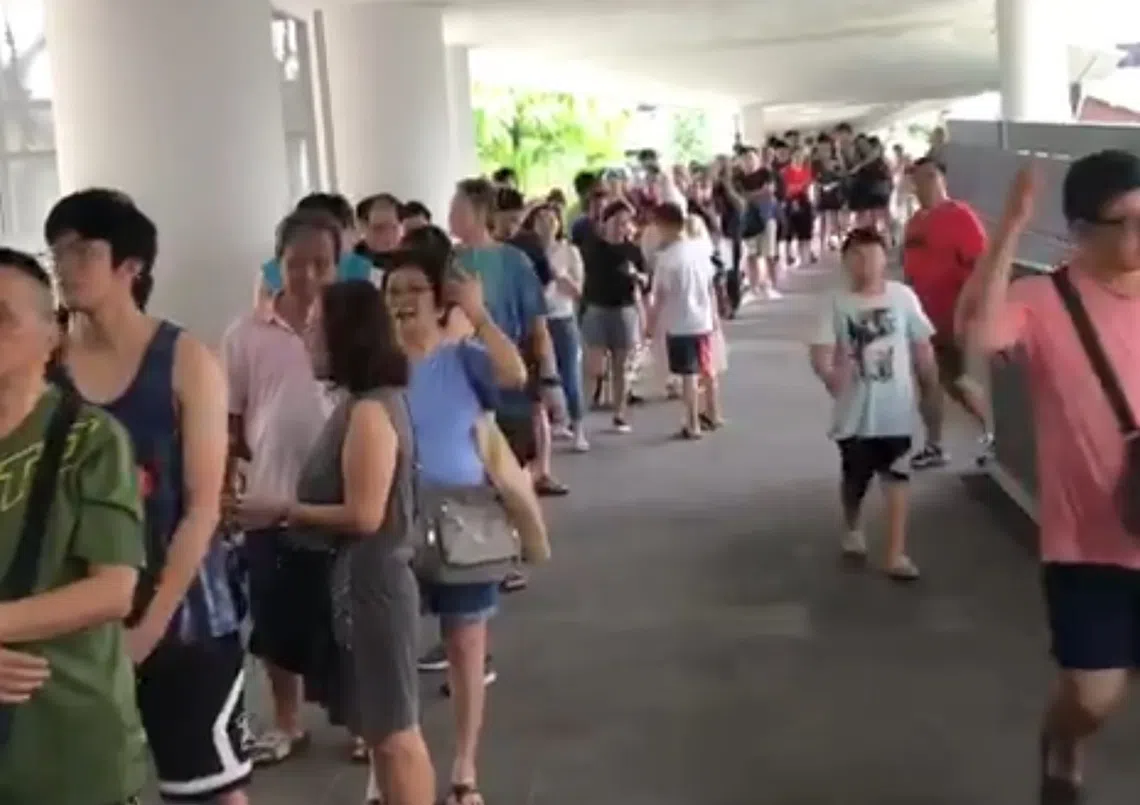 SIMBA促销八门店千人挤爆有顾客无法充值起纠纷惊动警方| 联合早报