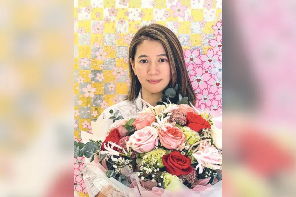 55岁袁咏仪庆生 甜收儿子花束