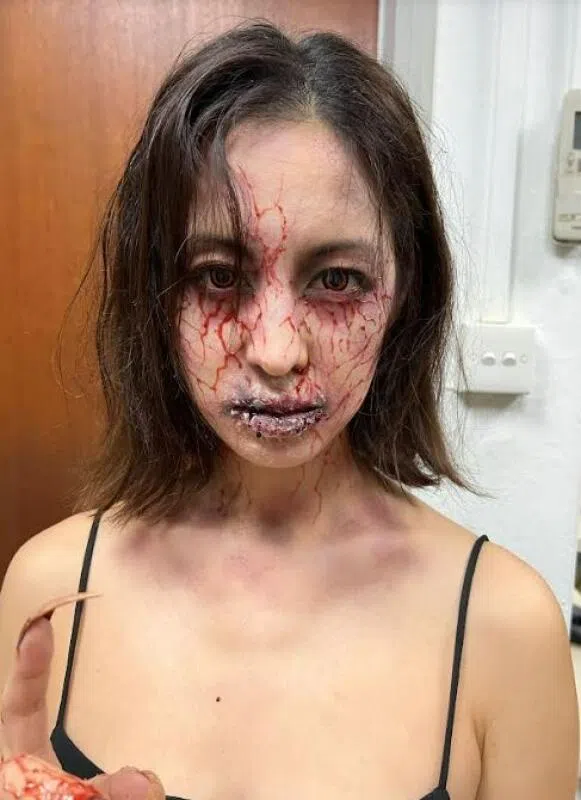 莫允雯“女鬼”妆化了两小时。（CJ ENM HK提供）