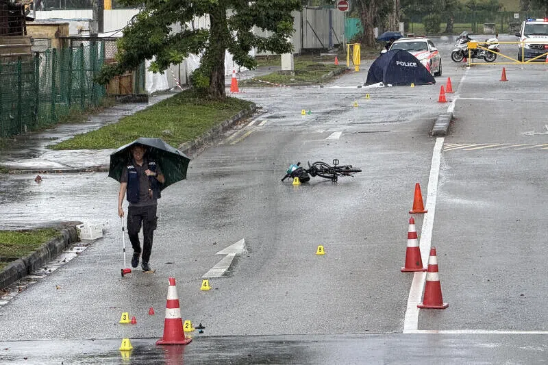 骑车妇被碾 拖行70米亡