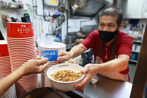 总统前保镖转行卖粥 每月500碗免费送橙蓝CHAS持卡者