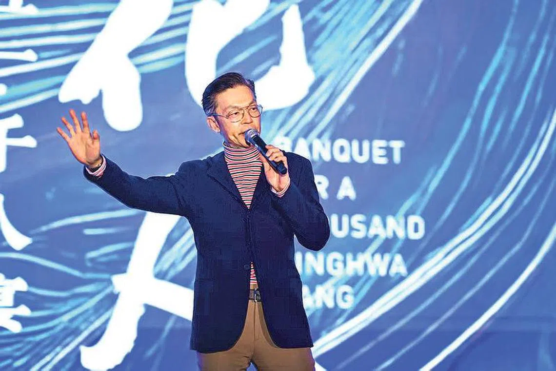 李国煌以华语与福建话呈献脱口秀。（新加坡莆仙同乡联合会提供）