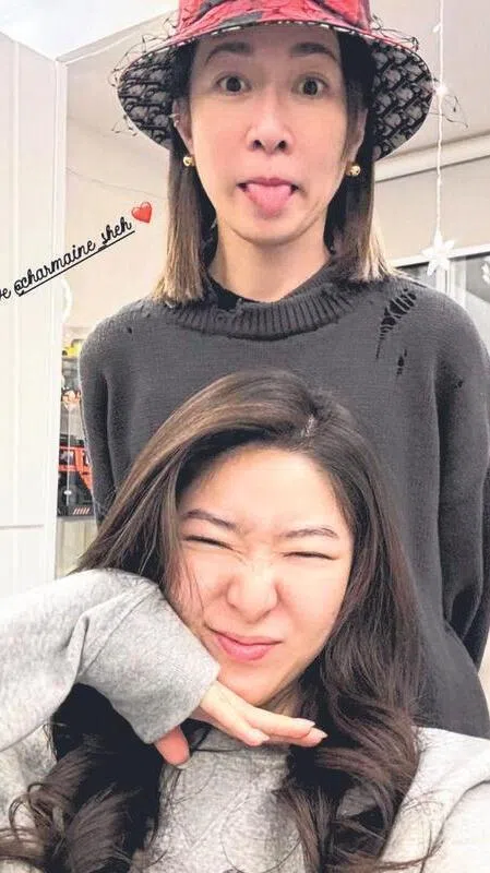 许惠菁与佘诗曼同聚。（取自网络）