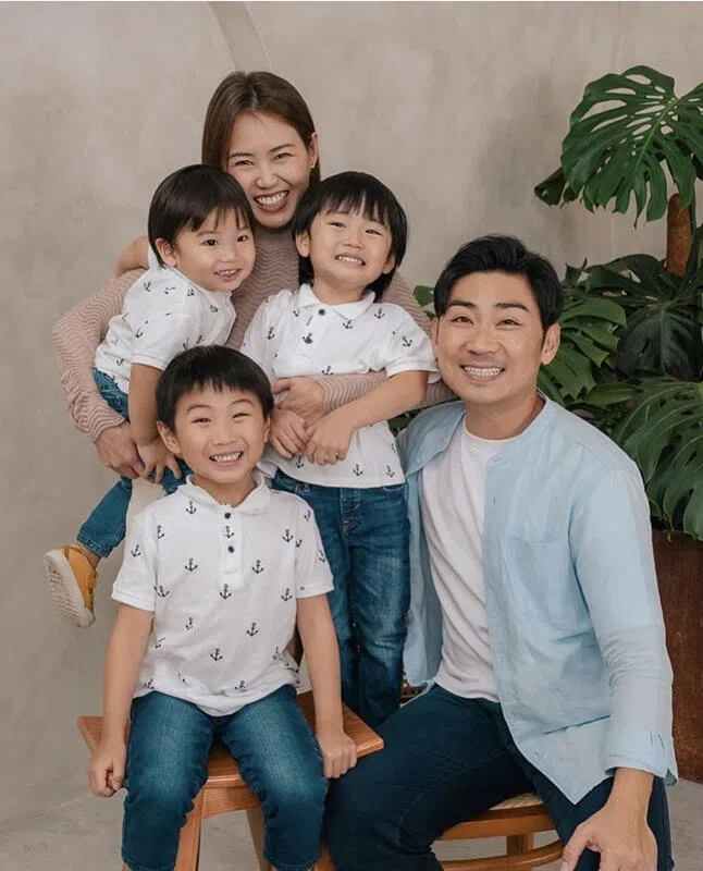 郑可为和沈志豪一家五口。（取自网络）