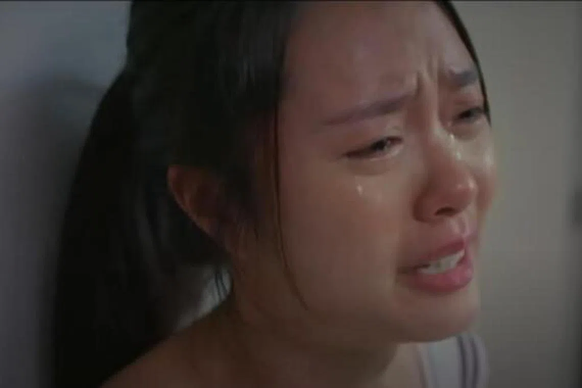 黄暄婷在《金色大道》演绎压抑在内心的情绪，崩溃大哭。（取自网络）