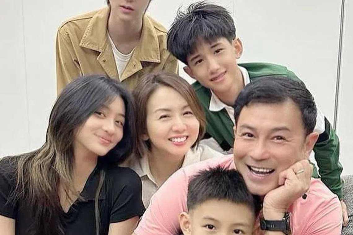 陈毓芸与林明伦全家福。（互联网）