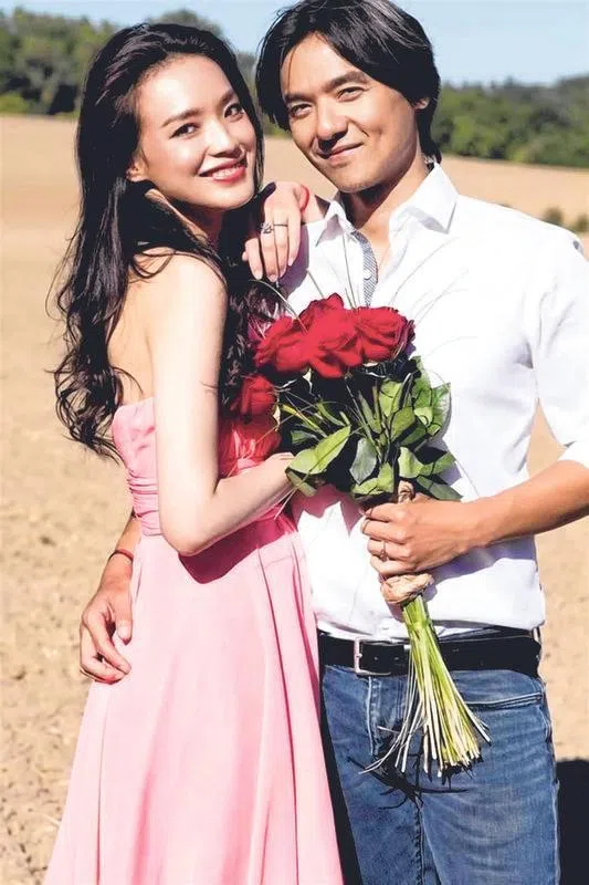 舒淇和冯德伦当年在国外结婚。（取自网络）