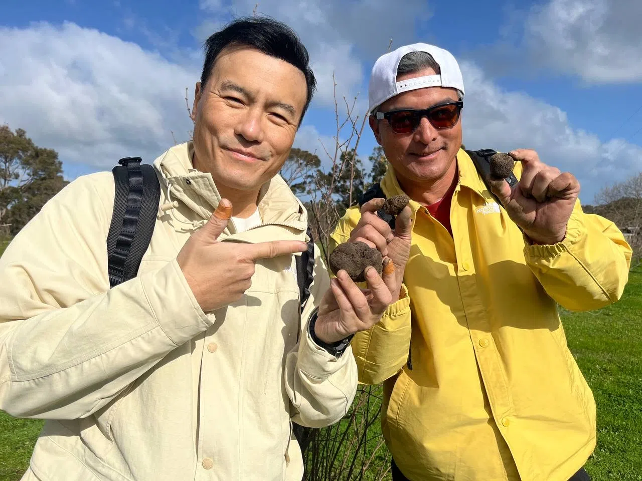 李铭顺（右）与弟弟李铭忠首次一起单独旅行。（新传媒提供）