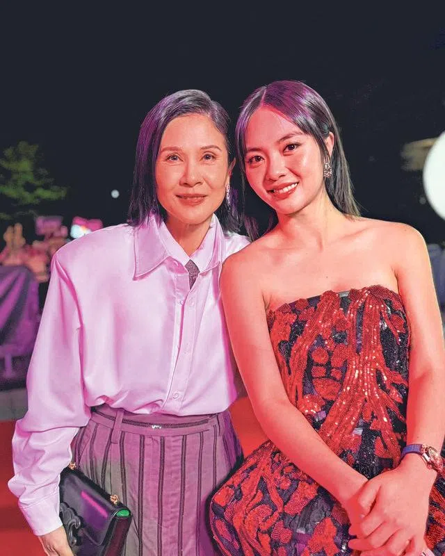 黄暄婷和妈妈林梅娇。（取自艺人脸书）