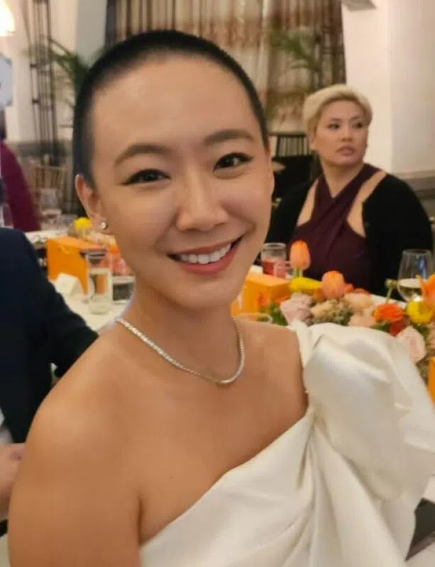 陈欣淇“抢”花球。（陈韵红摄）