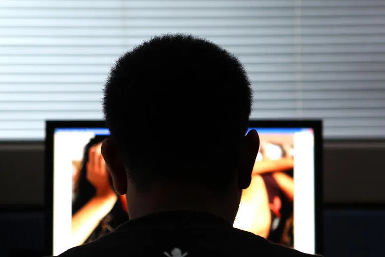 女子打扫惊揭男友偷录前女友裸聊