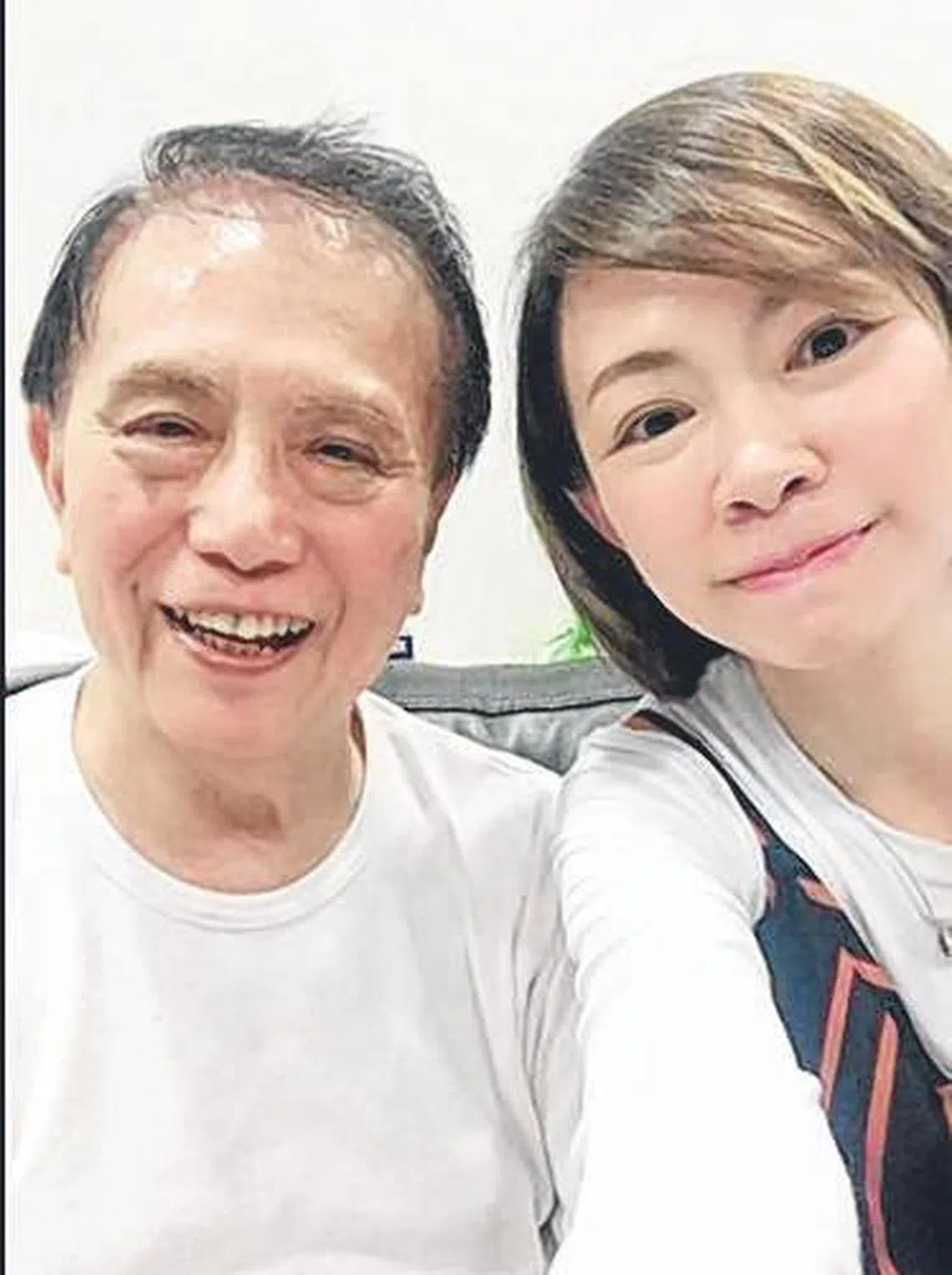 丽仪的父亲很爱唱歌听歌。（陈丽仪提供）