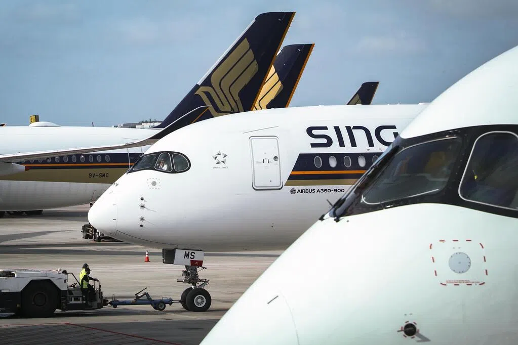 癌男搭飞机昏倒三医生施救不果 妻含泪道谢