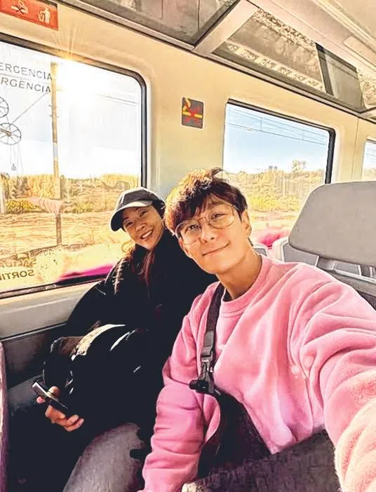 田铭耀和老婆刘子绚在国外庆祝圣诞最难忘。（取自艺人IG）