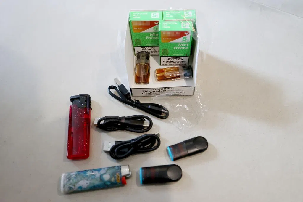 18岁儿深陷“丧尸烟弹” 母质问损友父挨揍