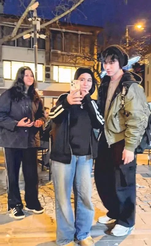 “阿B”陈钰彬到土耳其旅游，频频被当地人要求合照。（截自Threads）