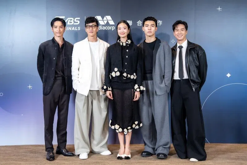 曹佑宁（左起）、导演何润东、茱蒂蒙、陈昊森及蔡程俊日前出席《对你心动的预言》记者会。（TVBS提供）