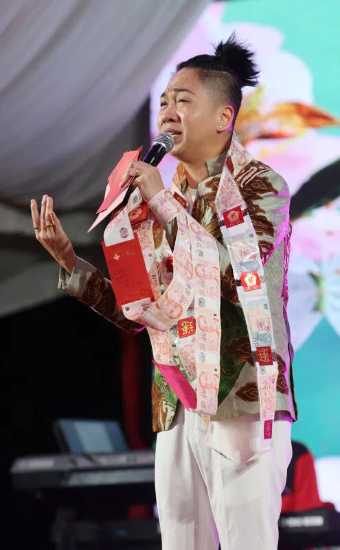 天悦出场后收到不少红包。（庄耿闻摄）