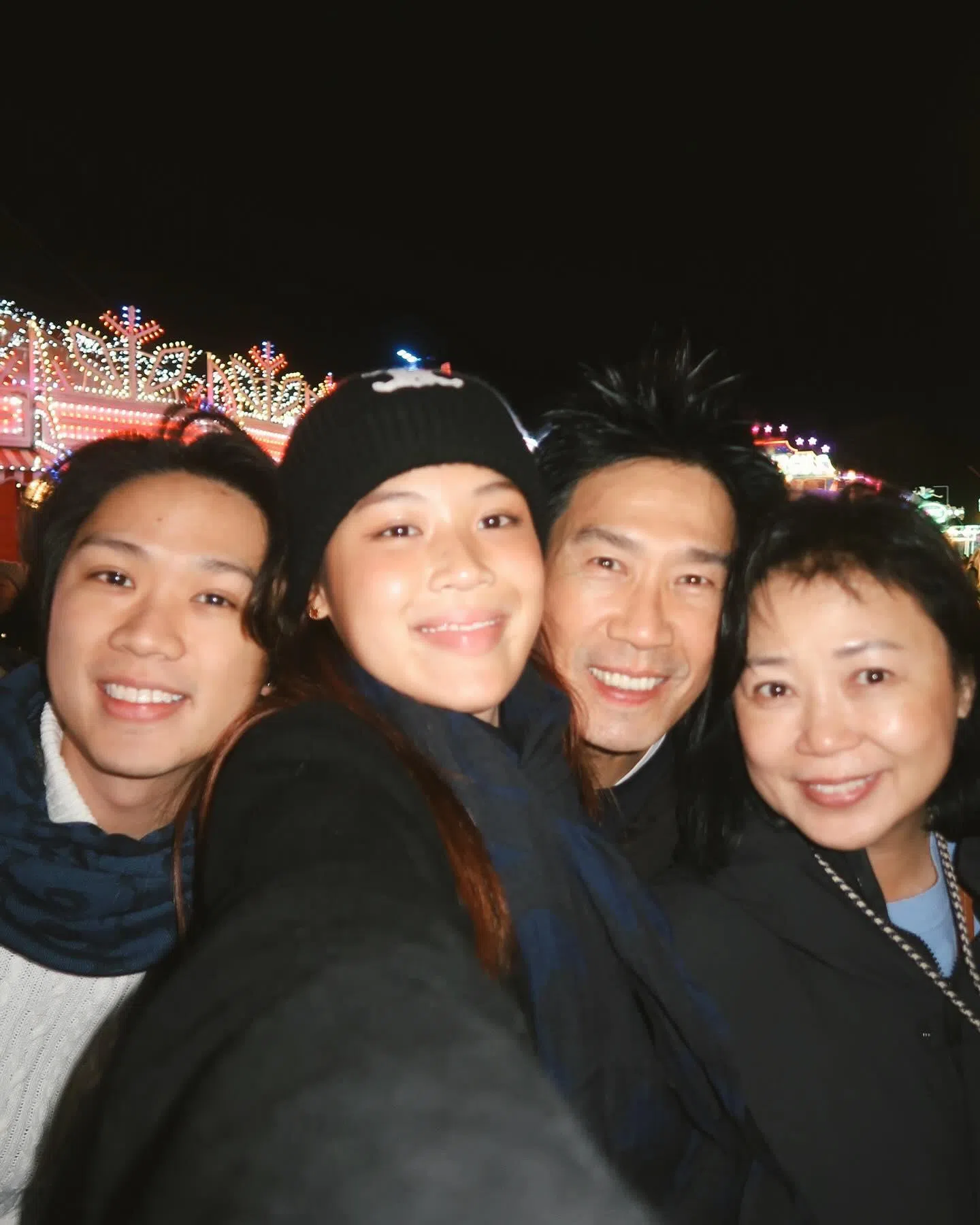 最近家有喜事的向云（右），不敢为自己打分。（取自艺人IG）