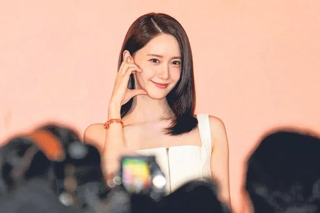 热情粉丝等足9小时 林允儿乌节路亮相