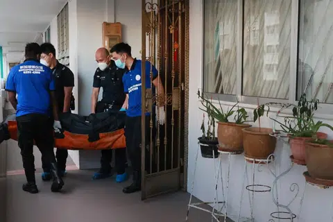 天花板滴血水 揭楼上躺腐尸