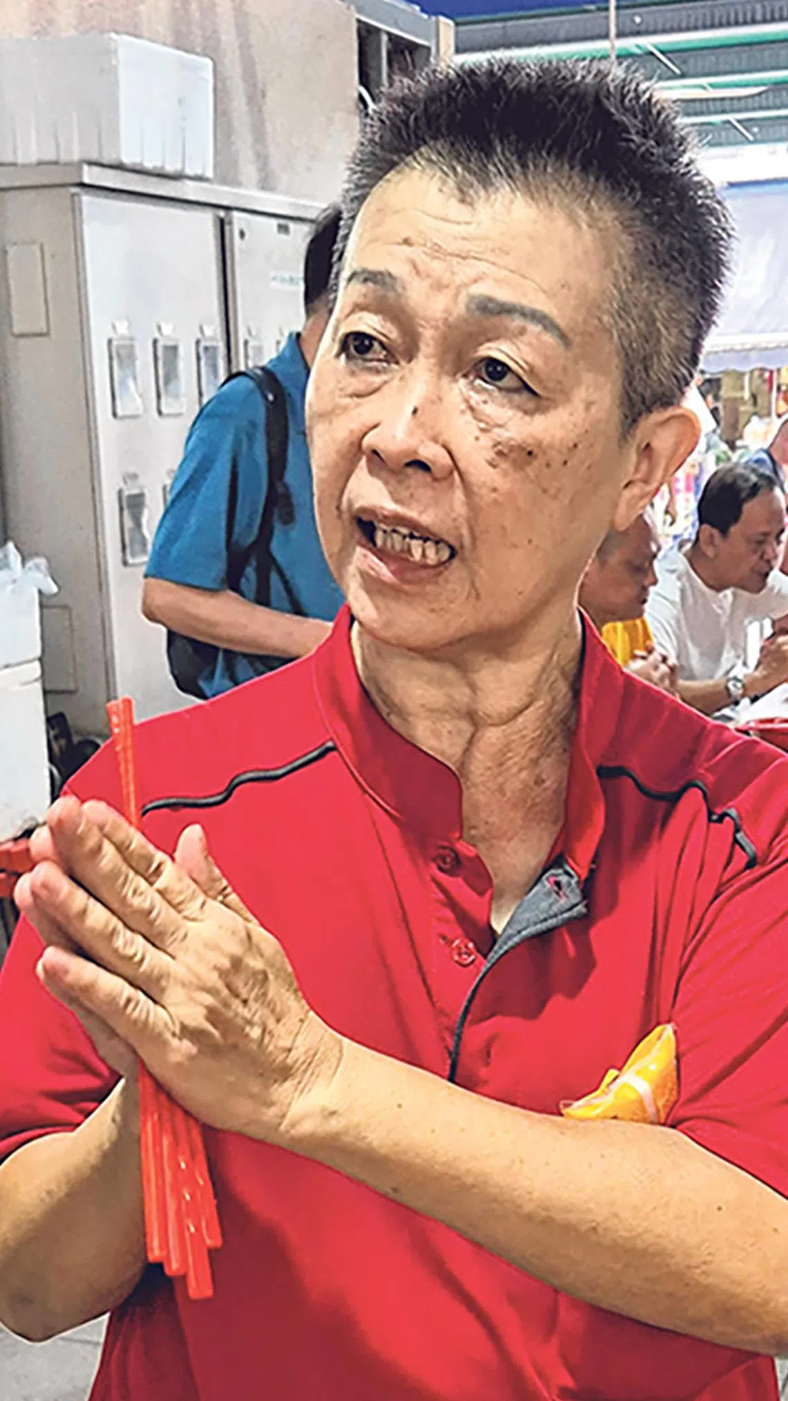 郑女士指自己为了平息头手的怒气，才会挺身向他道歉和下跪。（吴伟国摄）