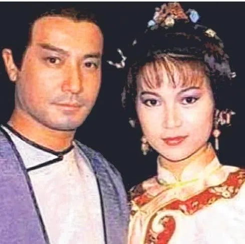 石修与陈敏儿合作《书剑恩仇录》。（取自网络）