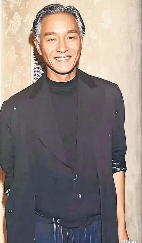 翁虹上传AI制作的张国荣白发照。（取自网络）