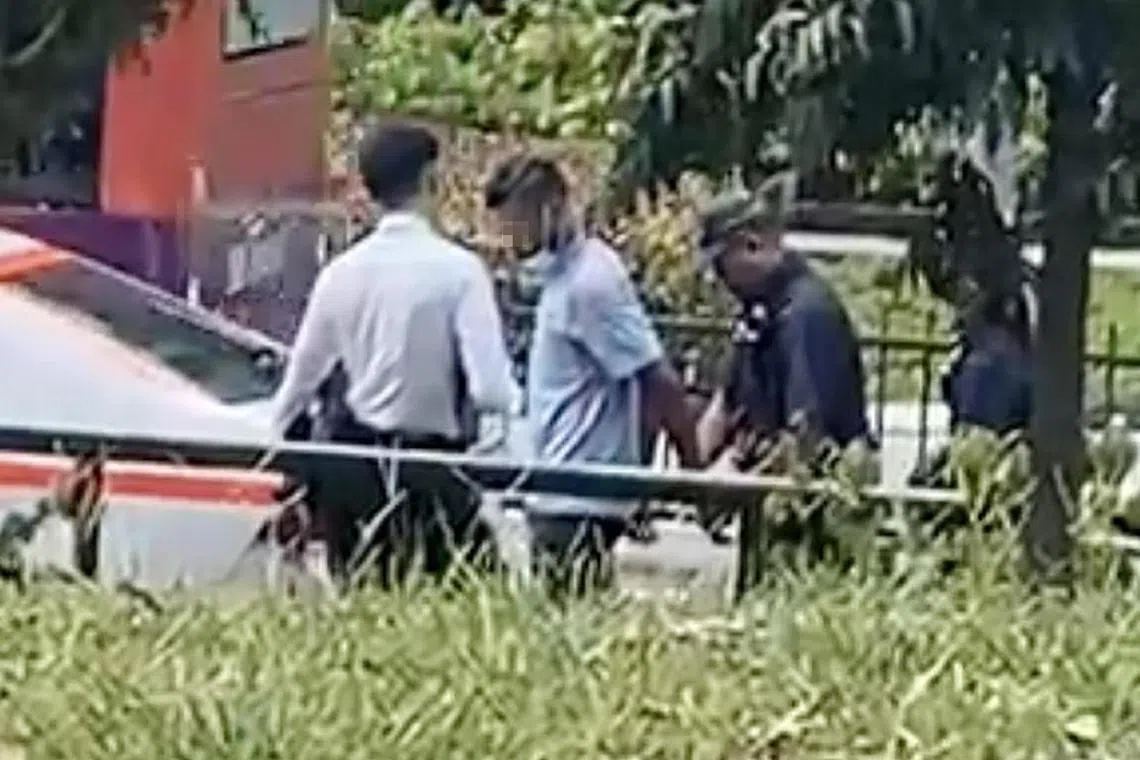 巴士司机涉酒驾被警方逮捕。（王丝绮摄）