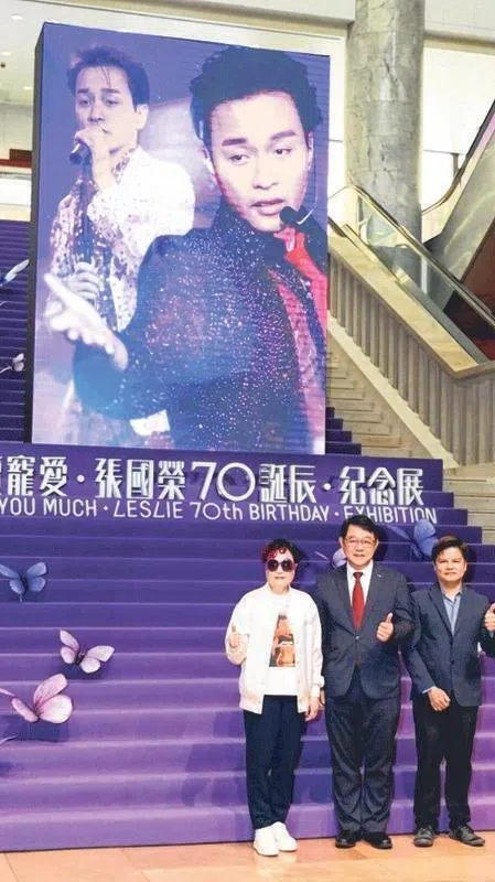 陈淑芬（左）与香港文化博物馆总馆长林国辉（中）及一级助理馆长周志廉（右）合照。（取自网络）